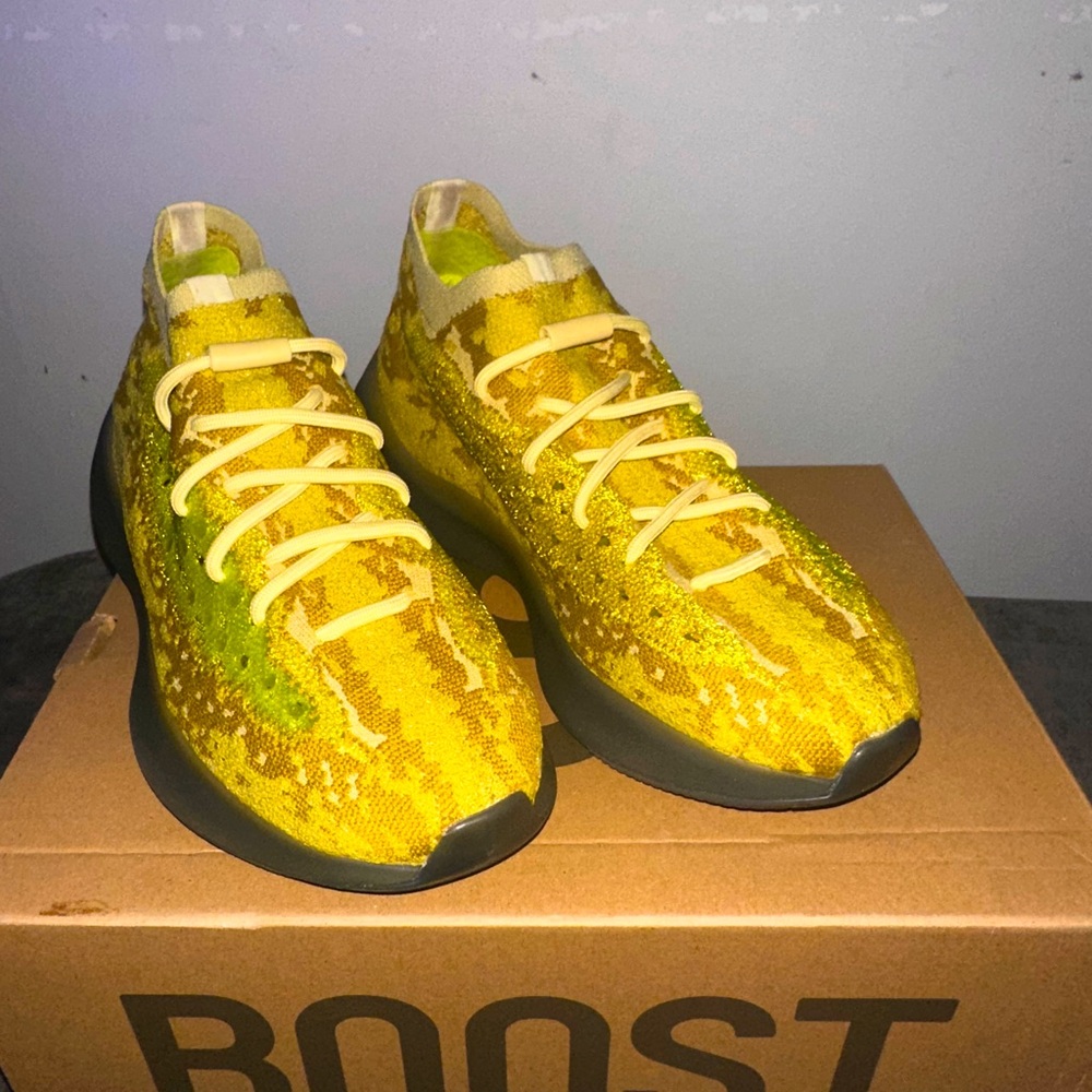 Yeezy 380 boosts hylte glow